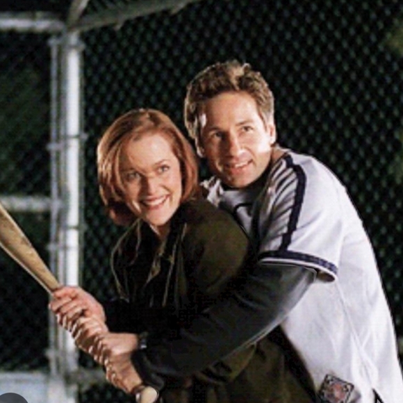 Mulder & Scully Pin - Picture 3 of 6